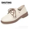 Sapatos Casuais de Primavera e Outono 2026 Novos Sapatos Femininos Sapatos de Trabalho Pretos Solado Macio Sapatos de Um Par Sapatos Pequenos de Couro Venda Direta do Fabricante