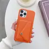Porta-Cartões e Capa de Celular Famosos na Internet com Padrão de Lichia para Apple 16/17 Pro, Capa de Celular Lisa da Moda para 16 Pro Max