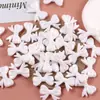 Moda y Versátil Lazo Blanco Agujero Recto Lazo Accesorios para el Cabello con Cuentas Pendientes Joyería DIY Accesorios Hechos a Mano Venta al Por Mayor