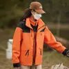 Chaqueta Nueva de Primavera y Otoño Tres en Uno Mismo Estilo para Hombres y Mujeres Repelente al Agua Chaqueta Polar Desmontable Chaqueta de Montañismo Personalizada