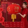 Faroles Grandes Rojos Afelpados, Faroles para Celebración de Bodas, Decoraciones para el Festival de Primavera y Año Nuevo, un Par de Faroles Rojos con la Palabra "Fu" en la Entrada
