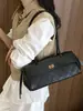 Bolso tipo baguette acolchado de estilo europeo y americano con bordado, bolso de hombro de moda para el día a día, bolso de mano versátil de gran capacidad
