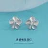 Brincos de flor fosca direto da fábrica Runxin para mulheres, simples, de cobre banhado a prata, com zircônia, brincos de flor de cerejeira, brincos de tarraxa de ameixa com incrustação de diamante