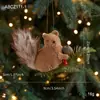 Colgante de ardilla de peluche transfronterizo rama de pino muñeco de dibujos animados decoración de árbol de Navidad adorno de escritorio colgante stock listo