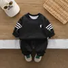 Roupa Infantil Conjunto de Menino para Primavera e Outono 2026 Novo Estiloso Moletom Conjunto de Duas Peças para Bebês Meninos Tendência
