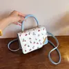 Bolsa quadrada pequena fresca e doce para mulheres, nova bolsa de ombro com blocos de cor cereja para o verão e outono de 2026, bolsa transversal para o dia a dia