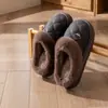 Zapatos de Algodón Retro para el Hogar para Hombre 2026 Otoño/Invierno Nuevo Estilo Impermeables Antideslizantes para Interiores Felpa Cálida Zapatos de Algodón para Hombre Talla Extra Grande