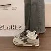 Tênis de plataforma estilo retrô com estampa de estrelas, sapatos de treino alemães para mulheres, nova coleção 2026, tênis versáteis com cadarço, solas macias e design respirável, adequados para o verão e outono