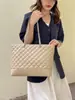 Bolso de Hombro de Gran Capacidad para Mujer, Estilo Nuevo Simple, Moda de Nicho de Gama Alta Acolchado con Cadena Bolso Tote para Viajes al Trabajo