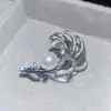 Broche de Pena de Zircônia e Pérola Estilo Minimalista, Exquisito e Elegante, Sensação de Alto Padrão, Acessório de Moda de Nicho de Luxo Leve