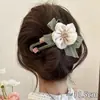 Pinza para el pelo de flor de punto de felpa de alta gama para otoño e invierno, pasador no irritante para la parte trasera de la cabeza, pinza de garra