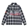 Camisa xadrez de manga comprida para homens, estilo street hip-hop, estampa de retrato em mosaico desgastada, corte solto, gola de lapela, temporada de primavera e outono