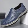 Nuevos zapatos cruzados para hombre, modernos, a la moda, casuales, sin cordones, cómodos zapatos de cuero de negocios al por mayor.