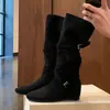 Botas Largas Retro Merlot con Aumento Interno de Altura para Mujer 2026 Nuevo Estilo Botas Caídas Hasta la Rodilla Botas de Montar Adelgazantes