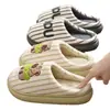 Pantuflas de algodón bordadas con capibara a rayas para mujer, pantuflas de felpa gruesas y silenciosas para el hogar de otoño e invierno, pantuflas cálidas estilo pareja