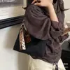 Bolso Cubo de Felpa y Gamuza Japonés y Coreano Simple y Elegante Nuevo Llegada 2026 para Mujer en Otoño Bolso de Hombro Único de Mano Cruzado para el Brazo