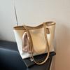 Bolso de hombro de gran capacidad para uso diario con texto, primavera de 2025, nuevo bolso de mano moderno con costuras a la moda.