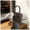 Bolso de Mano para Mujer 2026 Nueva Moda Retro Bolso de Viaje Sensación de Alta Gama Bolso de Hombro Único Cruzado Tipo Cubo Bolso de Mano Pequeño