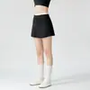 Traje deportivo de bloques de color fresco con tirantes, top tipo camiseta de dos piezas falso, falda corta de línea A, conjunto de tenis transpirable y de secado rápido para mujer