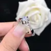 Anel de Prata 925 Moda Beijo de Anjo Diamante de Alto Carbono, Estilo Pedida Anel de Diamante Feminino Banhado a Ouro 18K Joias Atacado