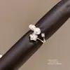 Anillo Abierto Simple y Elegante de Perla de Zirconia, Anillo Versátil Creativo de Dedo Índice de Nicho, Accesorio de Mano Elegante de Lujo Ligero de Gama Alta