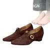 ¡Estilo Vintage! Zapatos de salón retro de terciopelo para mujer con diseño de camelia, estilo Mary Jane, tacones de cuña elegantes para el trabajo con hebilla metálica