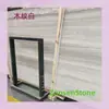 Mármol Blanco con Veta de Madera de Piedra Se Puede Enviar como Muestras y Se Puede Procesar con Diversos Acabados de Superficie como Superficies Perforadas, Superficies Ranuradas y Texturas de Superficie Rota