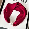 Lenço Quadrado Pequeno de Luxo de Entrada Francês Primavera e Verão Colar de Pérolas Lenço com Fivela Magnética para Preguiçosas Lenço Feminino com Corrente Clavicular
