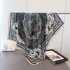 Bufanda Cuadrada Grande de Satén Imitación Seda Europea y Americana 2025 Bufanda de Viaje Estampada Bufanda para Cuello Protección Solar Pañuelo para la Cabeza Bufanda para Mujer