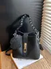 Bolsa Saco Design de Nicho Fashionável Nova Coleção Primavera 2026 Casual Texturizada Elegante para Mulheres Ombro Transversal