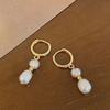 Pendientes de perlas naturales de agua dulce para mujer, estilo retro de Hong Kong, de alta gama, elegantes, franceses, chapados en oro y cobre.