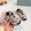 Zapatillas ligeras transpirables para niñas, zapatos casuales de malla para niños, nuevos zapatos sencillos de otoño 2026, zapatillas tipo "dad shoes" para niños