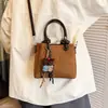 Colección Otoño 2026: Nuevo Bolso de Mano, Bolso de Hombro y Bolso Cruzado de Gamuza con Encanto Sencillo, Diseño de Rábano, Moderno, Lujoso y Lindo Estilo de Dibujos Animados