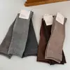 Calcetines de otoño e invierno estilo japonés IOULOR para pantorrilla, adelgazan, no aprietan las piernas, no se resbalan, calcetines largos casuales versátiles, calcetines sin costuras para mujer