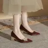 Sapatos de casamento Jinqi CH60-41 de salto grosso bico fino em cetim para mulheres 2024 novos sapatos de camada única primavera e outono sapatos de noiva saltos altos para mulheres