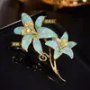 Broche de Flor de Lirio de Lujo Ligero y de Gama Alta para Mujer, Accesorio de Ropa Vintage Turquesa Azul, Elegante Pin Floral de Estilo Francés