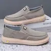 Nova coleção de outono de sapatos de pano tradicionais de Pequim para homens, sapatos casuais slip-on respiráveis e confortáveis para primavera e verão, leves e fáceis de calçar, perfeitos para pais