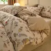 Conjunto de cama de quatro peças em algodão escovado espesso para outono e inverno, feito em Nantong, apresentando lençóis de algodão puro, capa de edredom e um conjunto de cama de três peças