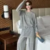 Conjunto de dos piezas de punto estilo coreano para mujer, un atuendo súper moderno para la Primavera 2026, disponible en gris y negro