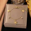 [Collar + Pulsera] Estilo Francés Ins de Lujo Accesible Cadena para Clavícula de Corazón Estilo Dulce Collar de Acero de Titanio con Borla de Corazón de Melocotón para Mujer