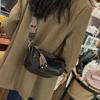 Bolso bandolera ancho para axila para mujer 2023 nuevo moderno de alta gama moda nicho cuero vacuno bolso bandolera de hombro para mujer