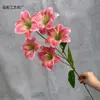 Ventas Directas de Fábrica Lirio de un Día de Tres Cabezas Lirio Boda Amarilis Artificial Flor Falsa Boda Decoración de Interiores Guía de Carretera Arco