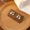 Pendientes Sencillos y Dulces de Perla Cereza para Mujer, Clips para Oreja Redondos Pequeños y Lindos sin Perforación con Adornos para Oreja de Hoja Incrustados con Diamantes al por Mayor
