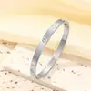 Pulseira de Gipsófila Europeia e Americana Transfronteiriça à Prova d'Água e Sem Desbotamento em Aço Titânio Cravejada com Diamantes Banhada a Ouro 18K Versátil Estilo Ins Joia de Pulseira