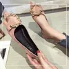 Nuevos Zapatos Planos de Mujer para la Primavera 2026 con Boca Baja, Decoración Metálica, Punta Puntiaguda, Mocasines sin Cordones, Gota Única