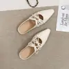 Tendencia de moda 2026 estilo hada, nuevos mules plisados de punta cerrada para mujer, zapatos plateados de verano para exterior con punta fina y diseño suave de slip-on