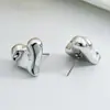 Pendientes de estrella de la moda coreana para mujer diseño de alta gama sentido del diseño pendientes con forma de corazón lujo ligero temperamento pendientes geométricos clip para la oreja venta al por mayor
