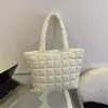Bolsa Feminina de Grande Capacidade 2026 Novo Modelo Cor Sólida Simples Versátil Nicho Bolsa de Ombro de Alta Qualidade Bolsa Tote para o Dia a Dia