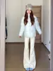 Calça jeans branca flare elástica para mulheres baixinhas, inverno 2026, forrada com fleece, cintura alta, modeladora, com bom caimento, não gruda nas pernas