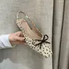 Primer Encuentro con las Nuevas Sandalias Pequeñas Florales para Mujer de Estilo Francés, Suaves y Elegantes, con Moño y Punta Cerrada, Tacón Grueso, Versátiles, para Primavera/Verano